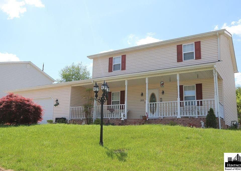 1st image of 203 Tiffany Ln