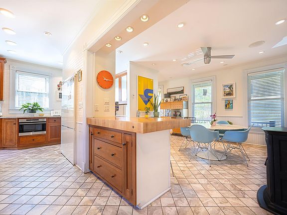 14th image of 154 Boynton Avenue