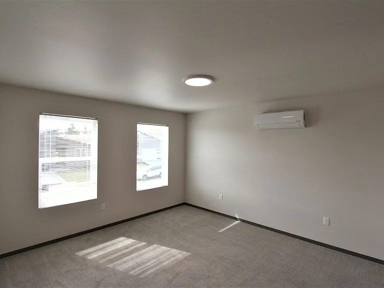 Modern design 3 bed, 2.5 bath duplex available 6/10 Cheney — Photo 6
