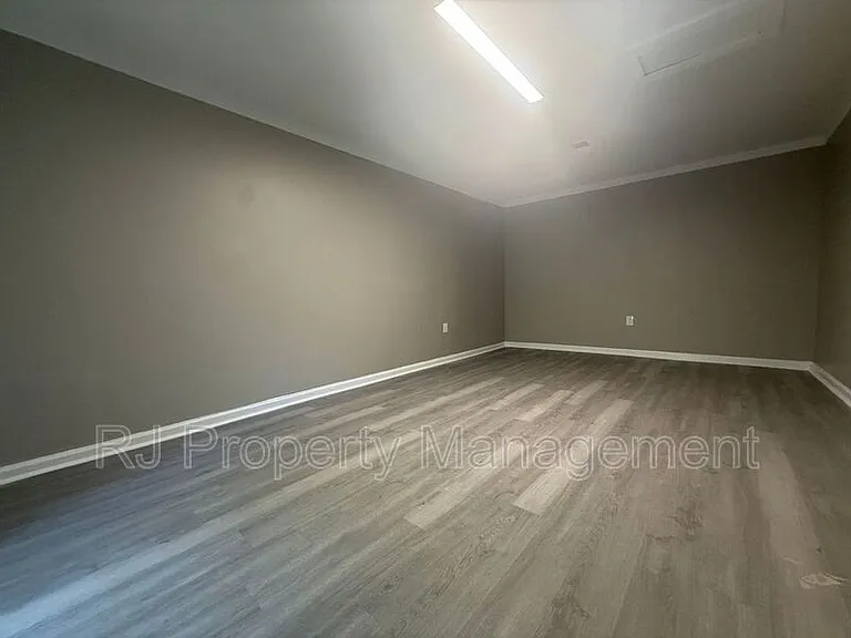 3981 Maynard Dr — Photo 3