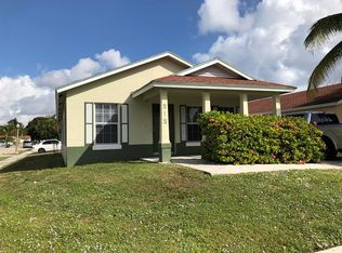 909 10th St, Lake Park, FL 33401