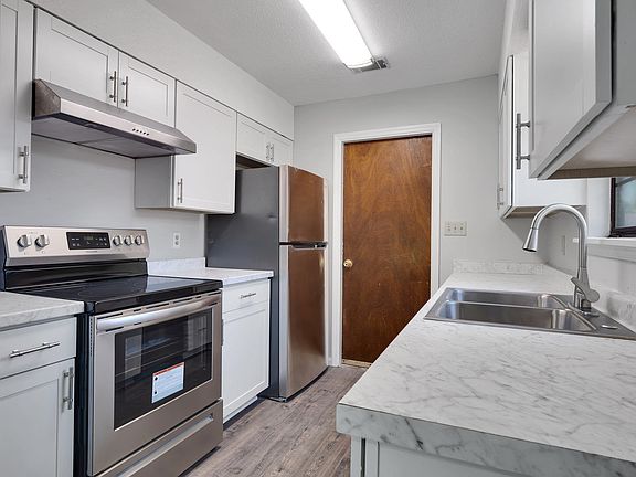 3rd image of 2168 Portsmouth Cir
