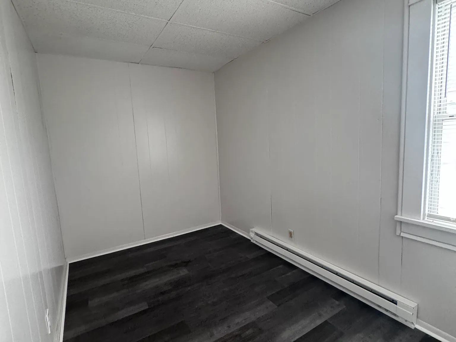 3 bed, $1,300 — Photo 4