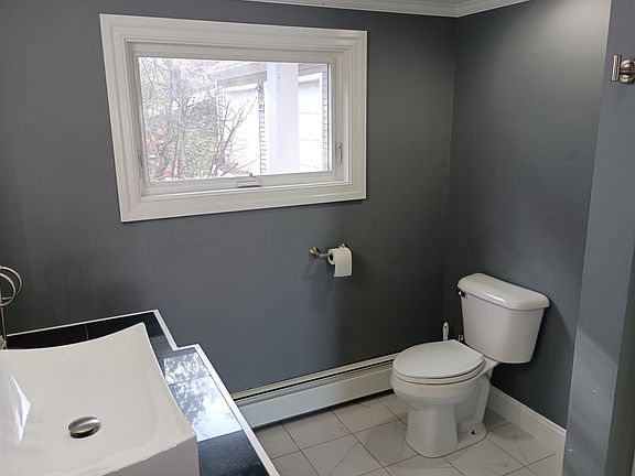 4th image of 1037 Douglas Dr