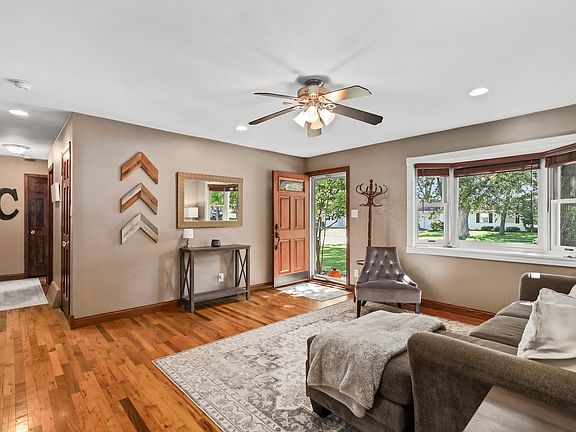 4th image of 30W240 Allister Ln