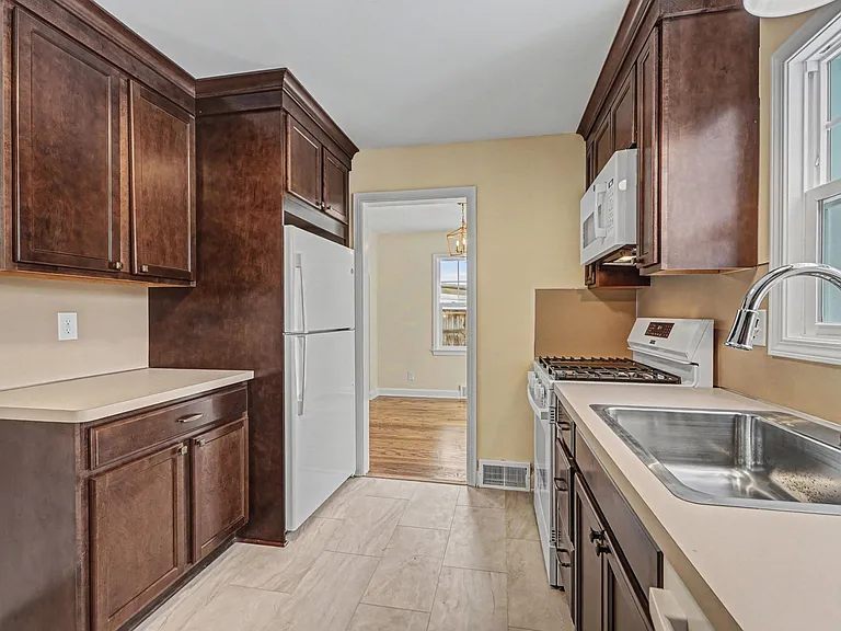 303 Wesley St — Photo 13