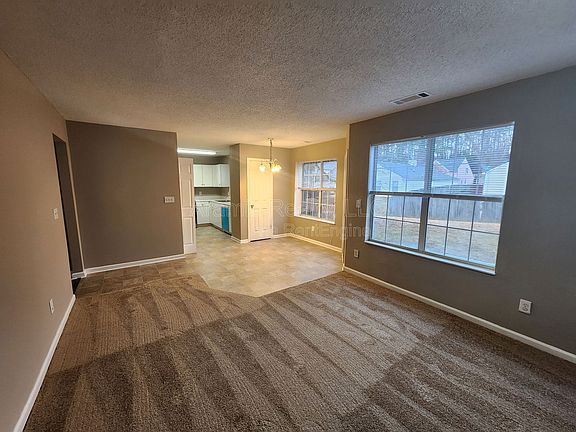 3rd image of 5886 Ravensway Dr