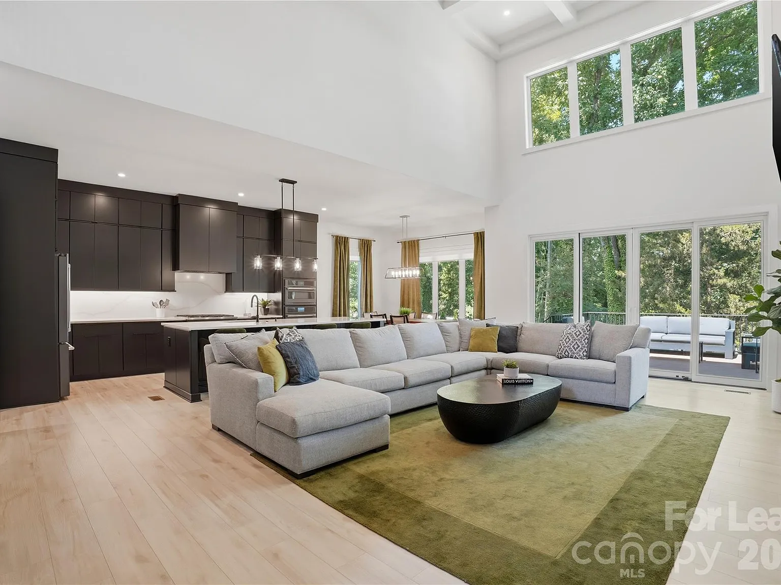 4 bed, 3.5 bath, 3532 sqft, $8,900 — Photo 3