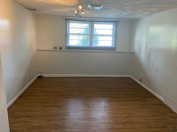 5th image of 13 Acorn Dr