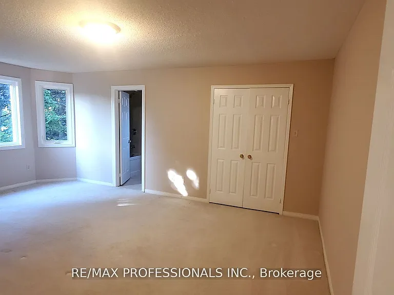 2545 Addingham Cres — Photo 28