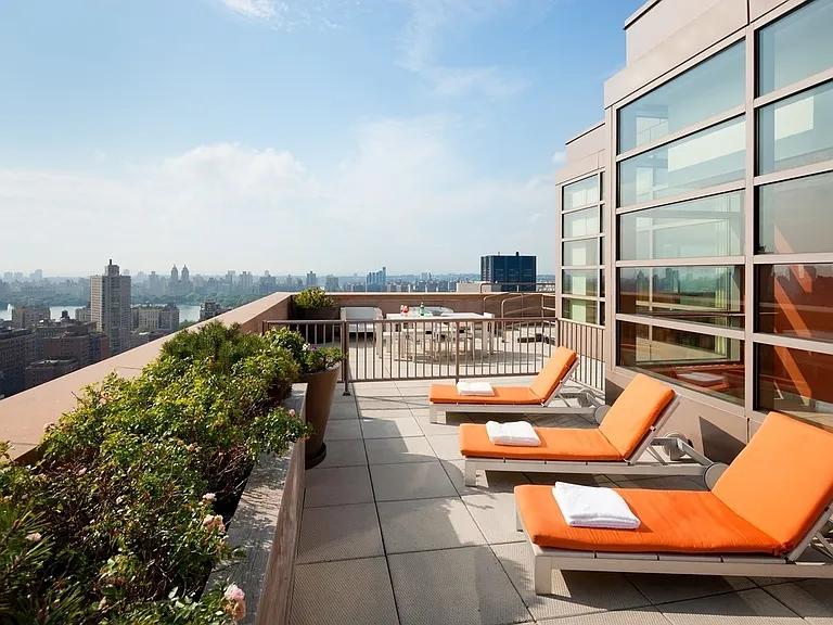 215 E 96th St #31D — Photo 9