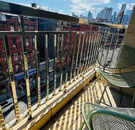4th image of 138 E Broadway #6C