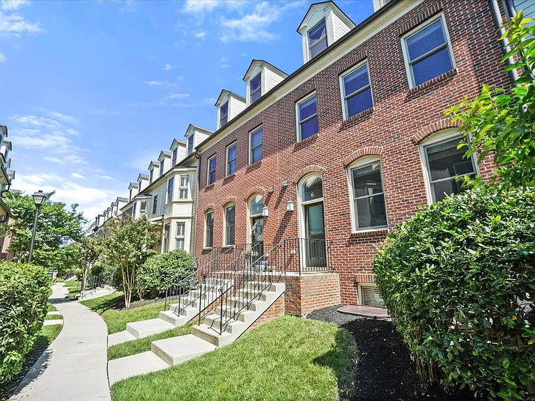 Charming walkway to 6 Maxwell