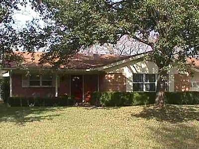 1st image of 3106 Oaklawn Dr