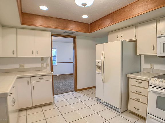 3rd image of 1735 Apricot Dr