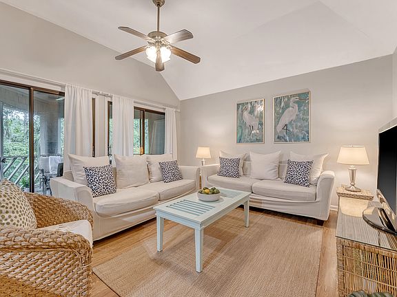 4th image of 4770 Tennis Club Ln