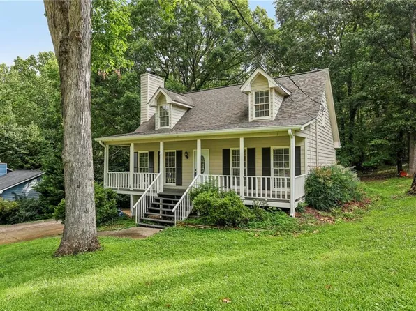 6255 Oak Leaf Dr, Flowery Branch, GA 30542