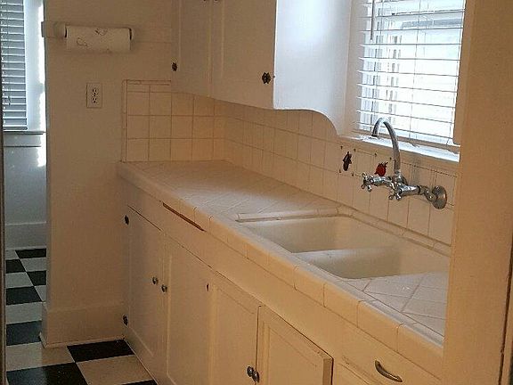 5th image of 1024 N Arthur Ave