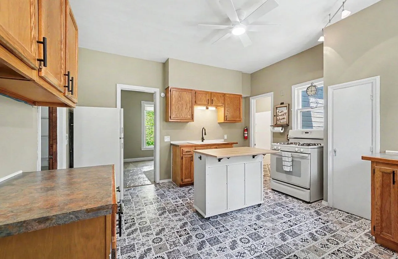 1 bed, 700 sqft, $1,400 — Photo 4