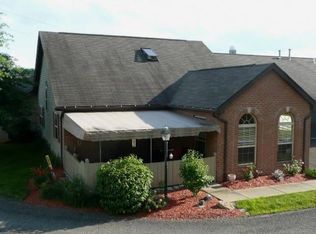 107 Barrington Dr, Oakdale, PA 15071