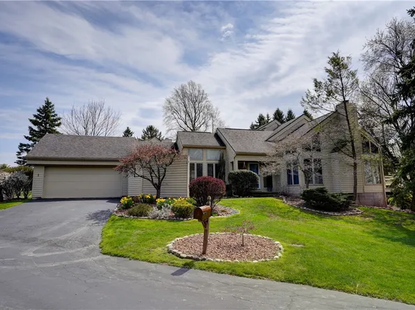 1 Woods Point, Webster, NY 14580