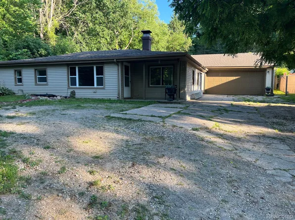 235 W Rose St, Holly, MI 48442