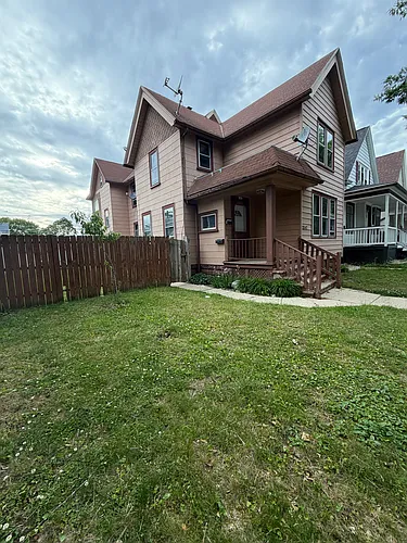 2647 S 28th St #2B Photo 1