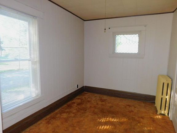 3rd image of 1519 Albany Ave