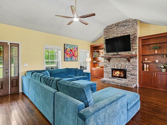 4th image of 948 Goslin Branch Rd