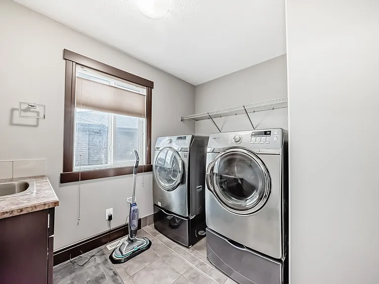 3015 Winspear Cmn SW — Photo 38