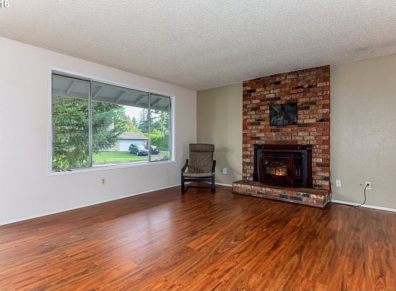 5th image of 712 NE 145th Ave