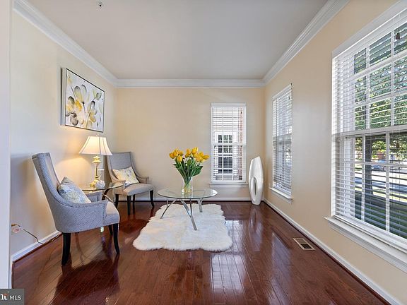 5th image of 2704 Beech Orchard Ln