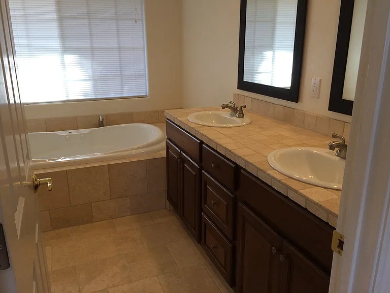 2157 Trapani Cir — Photo 4