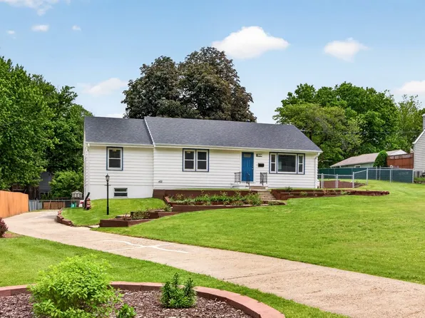 2701 56th St, Des Moines, IA 50310