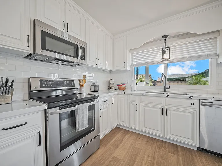 2431 E Manhatton Dr — Photo 9