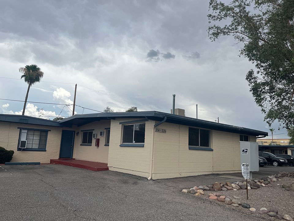 1st image of 214A N Alvernon Way #A