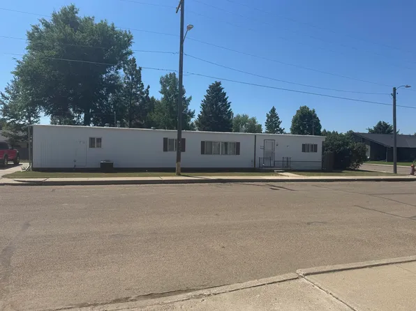 213 9th St W, Chinook, MT 59523