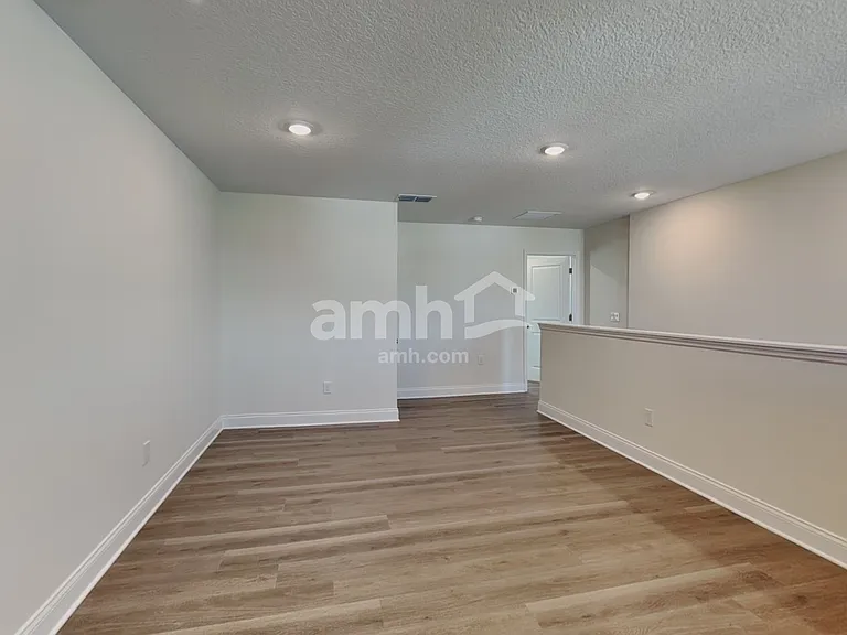 16392 Aubergine Aly — Photo 7