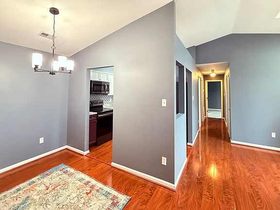 4th image of 161 Brookland Ct APT 8