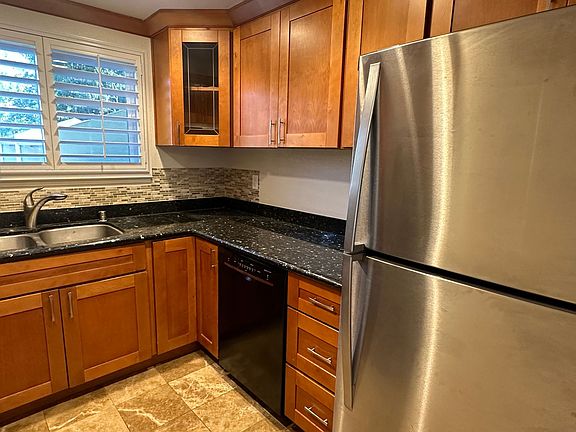 4th image of 1001 E Evelyn Ave #157