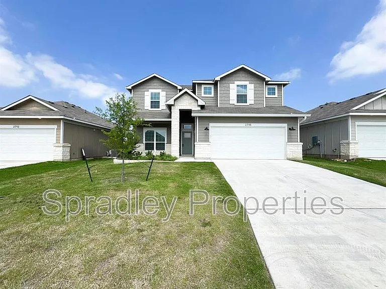 2716 Fox River Dr — Photo 3