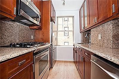 3rd image of 302 W 12th St APT 5F