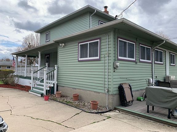 3rd image of 22929 Lake Blvd