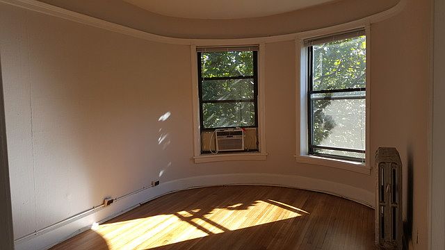 2nd image of 700 W Buckingham Pl APT 3