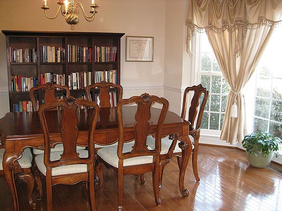Dining Room/Bay Window