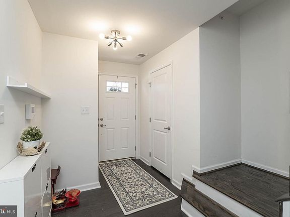 3rd image of 131 Cricket Dr