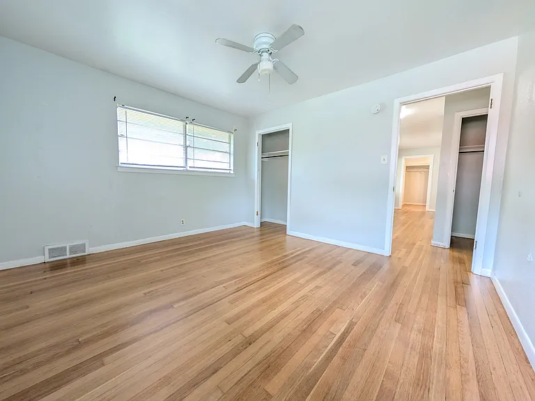 1708 Linden Dr — Photo 2