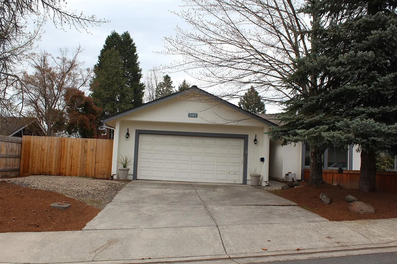 2307 Derry Ct photo 1