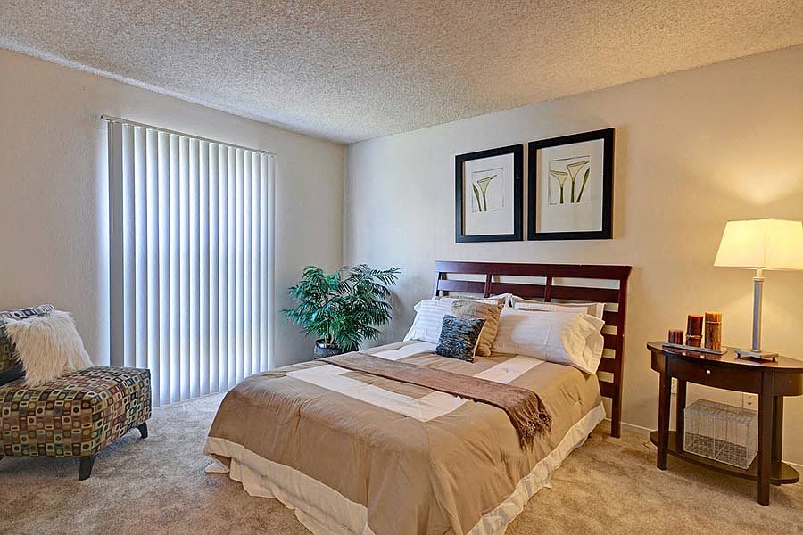 1 and 2 bedroom apartments at Baycliff Apartments