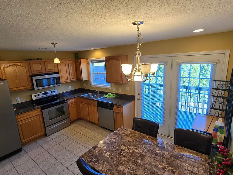 235 Amanda Ln #6 — Photo 5